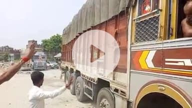 शिवसागर: मृतक जोखन शाह के परिजनों ने सैकड़ों ग्रामीणों के साथ उचित न्याय और मुआवजे को लेकर NH को घंटों किया जाम