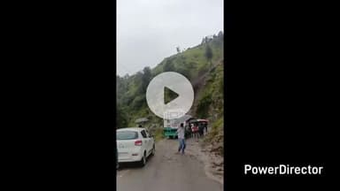 नौहरा: नौहराधार के पास लैंड स्लाइड, पुन्नरधार व नौहराधार-हरिपुरधार सड़क अवरुद्ध, सड़क पर लगा जाम