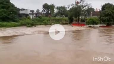 जावरा: जावरा में मूसलाधार बारिश से पिलिया खाल उफान पर, सड़कें डूबीं, जनजीवन प्रभावित