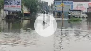 बीसलपुर: वाले मियां मजार से आवास विकास जाने वाला रोड तालाब में तब्दील, कई घरों में घुसा पानी