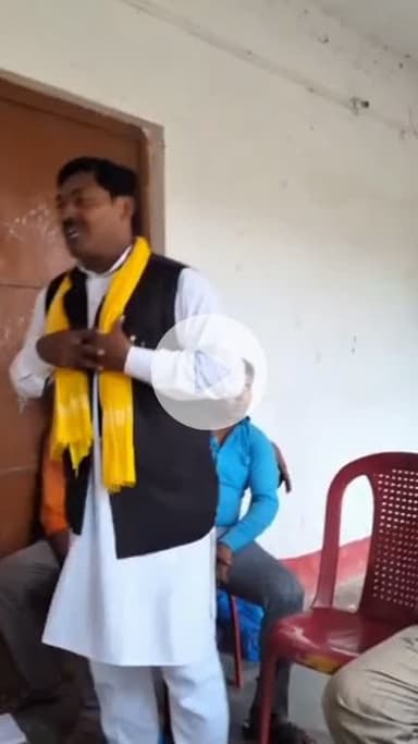 राजगीर विधानसभा क्षेत्र में जन सूराज के भावि प्रत्याशी डॉ.अमित पासवान फुटपाथ दुकानदार अधिकार मंच को सम्बोधित करते हुए