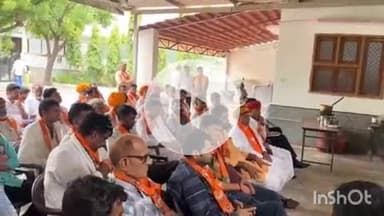 किशनगढ़: केंद्रीय मंत्री भागीरथ चौधरी ने गांधीनगर स्थित सांसद आवास पर प्रधानमंत्री मोदी की मन की बात भाजपा कार्यकर्ताओं के साथ सुनी