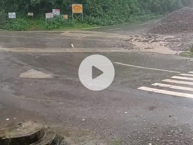 yha barish bhot tej ho rhi he kripya krke taal k pass na jaye kioki pani ka jaal star kbhi bhi bad skta he
