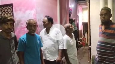 मथुरा: नगर निगम के वार्ड नंबर 42 में सीवर लाइन के रिसाब से दर्जनों मकानों में आई दरार, लोग दहशत के साए में #jansamsya