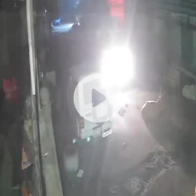 भीलवाड़ा: मालोला रोड पर सरस दूध की गाड़ी ने गाय के बछड़े पर चढ़ाई, गौसेवकों में रोष, घटना का सीसीटीवी फुटेज आया सामने