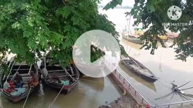 बक्सर: गंगा में जलस्तर बढ़ने के बावजूद प्रशासनिक रोक के बाद भी नौका संचालन, नियमों की उड़ रही धज्जियां