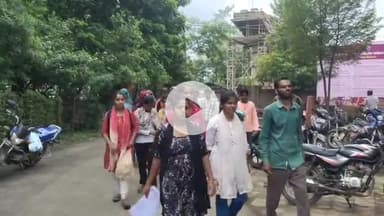 बीना: बस कंडक्टरों की मनमानी से कॉलेज छात्राएं परेशान, बीना तहसील में नायब तहसीलदार को सौंपा ज्ञापन