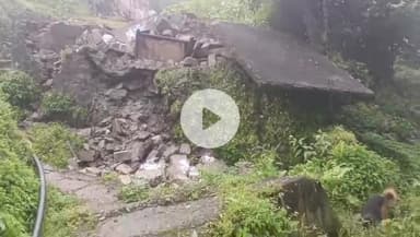 जोशियाड़ा: जनपद मुख्यालय से सटे सिल्याण गांव में भू-धंसाव के कारण करीब 10 से अधिक भवनों और आंगन में आई दरारें