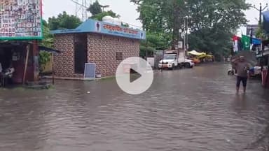 पूरनपुर: ब्लॉक रोड पर जलभराव से लोग परेशान, महिला अस्पताल जाने वाला मार्ग तालाब में तब्दील