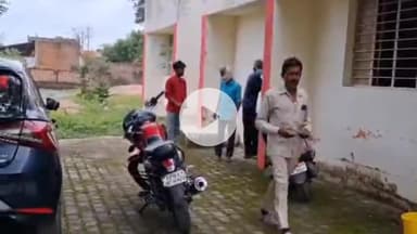 झांसी: मौसम बदलाव से बीमारियों में वृद्धि, रक्सा पीएचसी में रोजाना पहुंच रहे कई मरीज, बुखार और जुकाम के केस ज्यादा