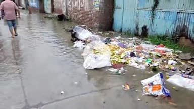 जगाधरी: तिलक नगर में बरसात का पानी घुसा, कांग्रेस अध्यक्ष ने किया दौरा, भाजपा सरकार पर लगाए भ्रष्टाचार के आरोप