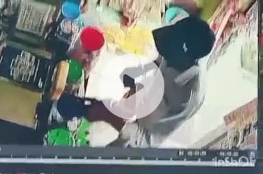 हरिद्वार: कनखल की जगजीतपुर स्थित राजा गार्डन कॉलोनी में किराना दुकान पर मोबाइल चोरी करता शख्स CCTV में कैद, पुलिस जांच में जुटी