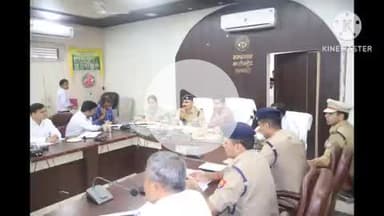 संभल: बहजोई कलेक्ट्रेट सभागार में संभल के DM और SP की अध्यक्षता में आगामी त्योहारों के लिए शांति समिति की बैठक आयोजित