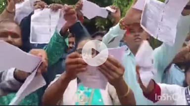 दुर्ग: दुर्ग में एनएचएम कर्मचारियों का आंदोलन 15वें दिन जारी, जिले में सीएमएचओ दफ्तर के सामने आदेश की कॉपी फाड़कर जलाई