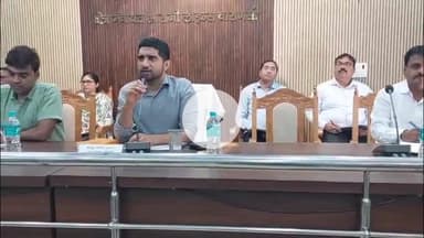 राजातालाब: राजातालाब ब्लाक सभागार में ग्राम प्रधानों के साथ मुख्य विकास अधिकारी ने की बैठक, सुनी समस्याएं