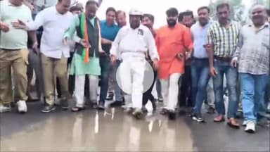 इंदौर: बारिश से सड़कें उखड़ीं, मधु मिलन चौराहे पर कांग्रेस का अनोखा प्रदर्शन, अंतरिक्ष यात्री बनकर किया सड़क का मुआयना