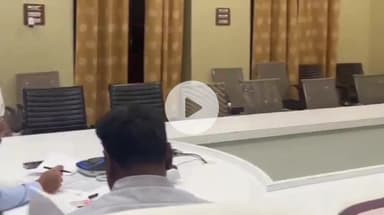 शाहजहांपुर: डीएम ने डिजिटल क्रॉप सर्वे में प्रगति की समीक्षा वीडियो कॉन्फ्रेंसिंग के माध्यम से की