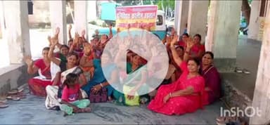 घोसी: घोसी सीडीपीओ कार्यालय में आंगनबाड़ी सेविका सहायिका की आपात बैठक आयोजित