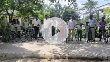 चौपारण: हरिजन करमा मध्य विद्यालय में छात्र-छात्राओं को साइकिल वितरण, मुखिया देवंती देवी ने की पहल