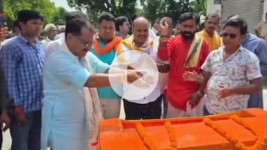 कसिया: कुशीनगर विधायक ने 56 लाख की लागत से निर्मित 3 सीसी सड़कों का किया लोकार्पण