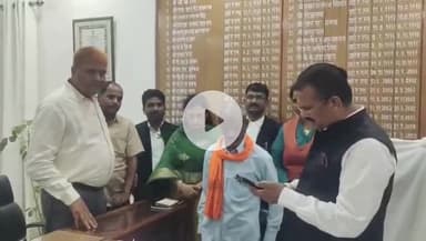 जौनपुर: डीएम दरबार में दिव्यांग राधेश्याम को तुरंत मिली सहायता