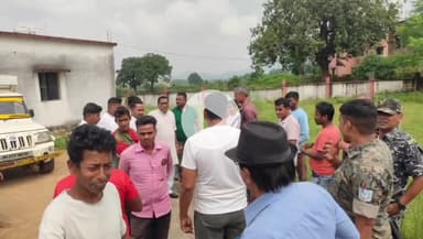 बगोदर: सरिया के घुठिया पेसरा जंगल में हाथियों के हमले से महिला की मौत, बगोदर में हुआ पोस्टमार्टम