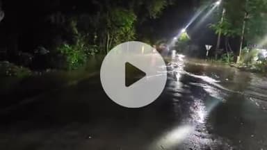 बीसलपुर: पीलीभीत टनकपुर हाईवे पर बाढ़ का पानी आया, रहागीरों को उठानी पड़ी परेशानी