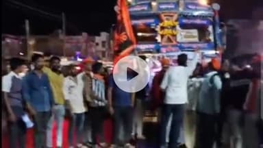 भोकरदन: मुंबई आझाद मैदान येथे सुरू असलेल्या आंदोलन करताना खाण्यापिण्याचं साहित्य  छत्रपती शिवाजी महाराज चौकातून ट्रक रवाना