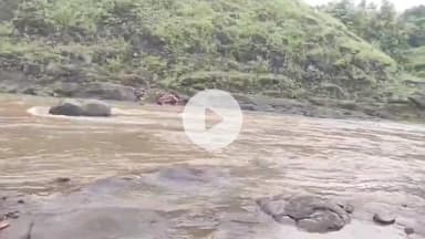 अक्कलकुवा: वरखेडी ते पिंपरापाणी शासकीय रस्त्यावर असलेले अतिक्रमण पाठवा बिरसा फायटरचे जिल्हाधिकाऱ्यांना निवेदन