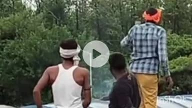 शाहजहांपुर: माल उतारते समय हाईटेंशन लाइन से झुलसे मजदूर को अस्पताल में भर्ती कराया गया