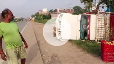 बक्सर: अहिरौली मोड़ के पास फोरलेन पर केला लदा पिकअप अनियंत्रित, बड़ी दुर्घटना टली, ड्राइवर बाल-बाल बचा
