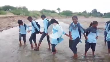 मारवाड़ जंक्शन: #janasamasaya मारवाड़ जंक्शन थल  सुरावास ग्राम के ग्रामवासियों नदी पर पुल बनाने की सरकार की की मांग