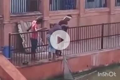 गया टाउन सीडी ब्लॉक: शहर के गोदावरी तालाब की नगर निगम द्वारा सफाई जारी, लगाए गए दर्जनों सफाई कर्मी