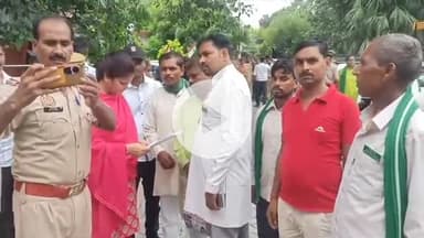 शाहजहांपुर: कलेक्ट्रेट में भारतीय किसान यूनियन ने बाढ़ के दौरान बर्बाद हुई फसलों का सर्वे कराकर मुआवजा दिलाने की मांग की