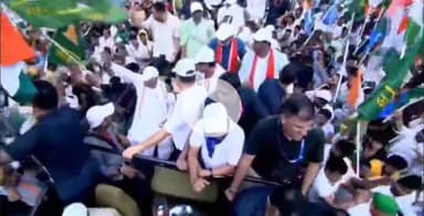 पटना ग्रामीण: गांधी मैदान से वोटर अधिकार यात्रा रवाना, राहुल-तेजस्वी समेत कई नेता खुली बस पर मौजूद, उमड़ी समर्थकों की भीड़