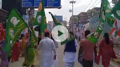 बिहार के राजधानी पटना के सड़कों पर " गंजा वोट चोर गद्दी छोड़ "