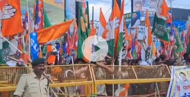 पटना ग्रामीण: वोटर अधिकार यात्रा में शामिल लोगों को डाक बंगला चौराहे पर प्रशासन ने बैरिकेडिंग लगाकर रोका