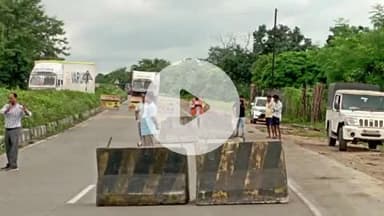 चौपारण: दनुआ घाटी में सड़क सुरक्षा के लिए बैरिकेडिंग और रेडियम लगाए गए