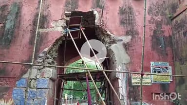 मुंगेर: मुंगेर का उत्तरी किला दे रहा है दुर्घटना को दावत, क्षतिग्रस्त होने के बावजूद जारी है आवागमन