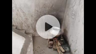 सरमेरा: सरमेरा प्रखंड के एरूआपर प्राथमिक विद्यालय में लकड़ी से बन रहा है मध्यान भोजन