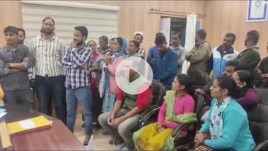 जोशियाड़ा: सिल्याण-निराकोट आपदा प्रभावितों ने डीएम से मुलाकात कर गांव की सुरक्षा की गुहार लगाई, गांव में आई बड़ी-बड़ी दरारें