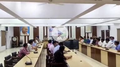 कन्नौज: कलेक्ट्रेट गांधी सभागार में पेट्रोल पंप मालिकों के साथ 'नो हेलमेट नो फ्यूल' से जुड़ी बैठक आयोजित की गई