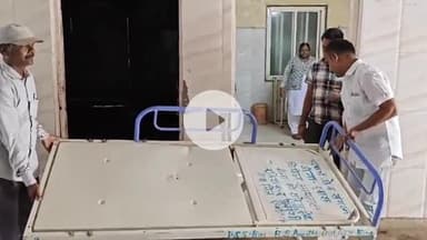 बीना: सिविल अस्पताल में मरीजों की सुविधा के लिए समाजसेवी ने किया मेडिकल बेड दान, अस्पताल स्टाफ भी मौजूद