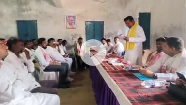 किस्को: किस्को प्रखंड कांग्रेस कमेटी की बैठक में मोहन मरकाम ने जिला अध्यक्ष चयन को लेकर कार्यकर्ताओं की राय ली