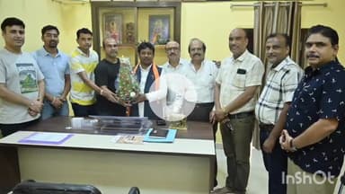 जगदलपुर: मुख्य मार्ग पर व्यापारी कल्याण समिति ने सांसद महेश कश्यप को ज्ञापन सौंपकर मल्टी लेवल पार्किंग की मांग की