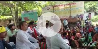 फतुहा: बाढ़ प्रभावित किसानों को मुआवजा दिलाने के लिए जन सुराज पार्टी ने फतुहा प्रखंड कार्यालय पर दिया धरना