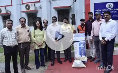 जगदलपुर: निजी स्कूल समिति और मैत्री संघ समिति ने बाढ़ पीड़ितों के लिए कलेक्टर को राहत सामग्री सौंपी