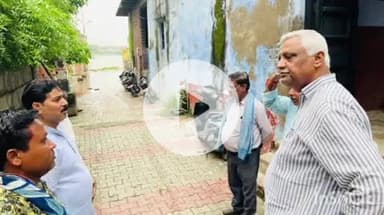 एत्मादपुर: यमुना के बढ़ते जल स्तर को देखते हुए विधायक ने यमुना ब्रिज घाट और मोती महल का किया निरीक्षण