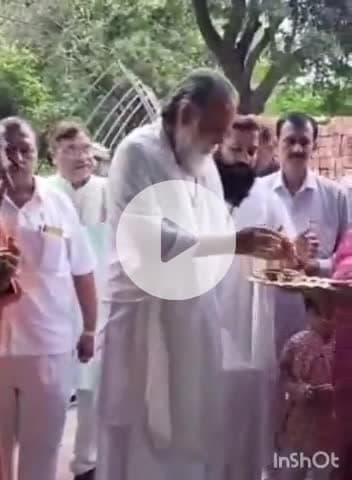 एत्मादपुर: कुबेरपुर स्थित गौशाला का शुभारंभ अंतरराष्ट्रीय ख्याति प्राप्त गीता मनीषी स्वामी ज्ञानानंद महाराज ने किया