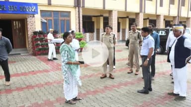 रामपुर: PET परीक्षा की तैयारियों को लेकर जिलाधिकारी और पुलिस अधीक्षक ने राजकीय पॉलिटेक्निक स्कूल समेत अन्य स्कूलों का किया दौरा